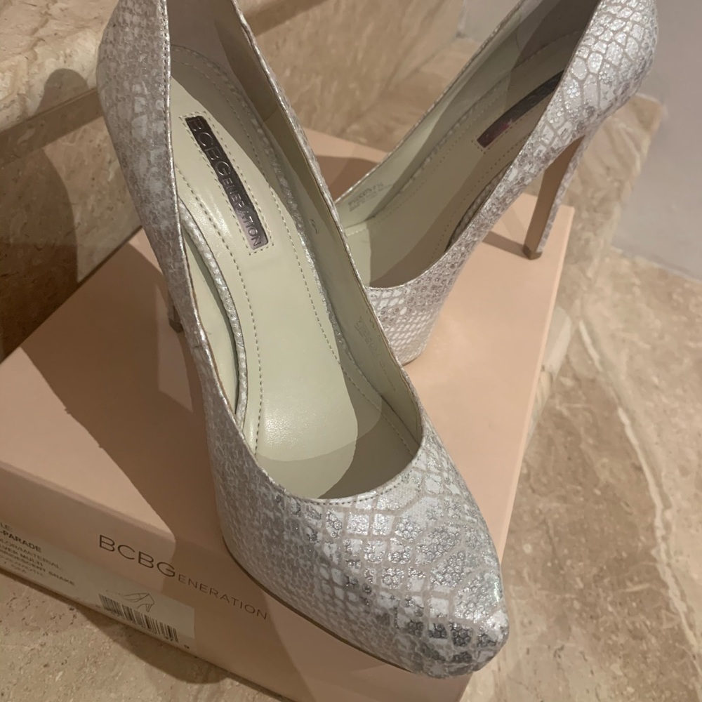 BCBGeneration snake Pumps like new!